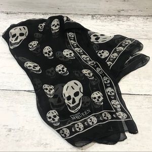 Alexander McQueen skull scarf, blk/white ☠️☠️☠️